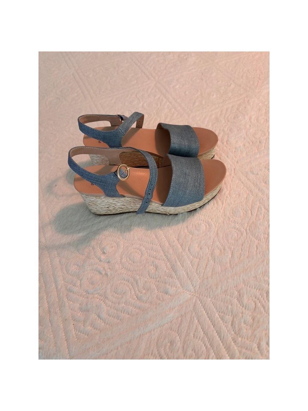 CROWN & IVY Sandals Womens 9M Blue Denim Casual Ankle Strap Buckle Chic Platform